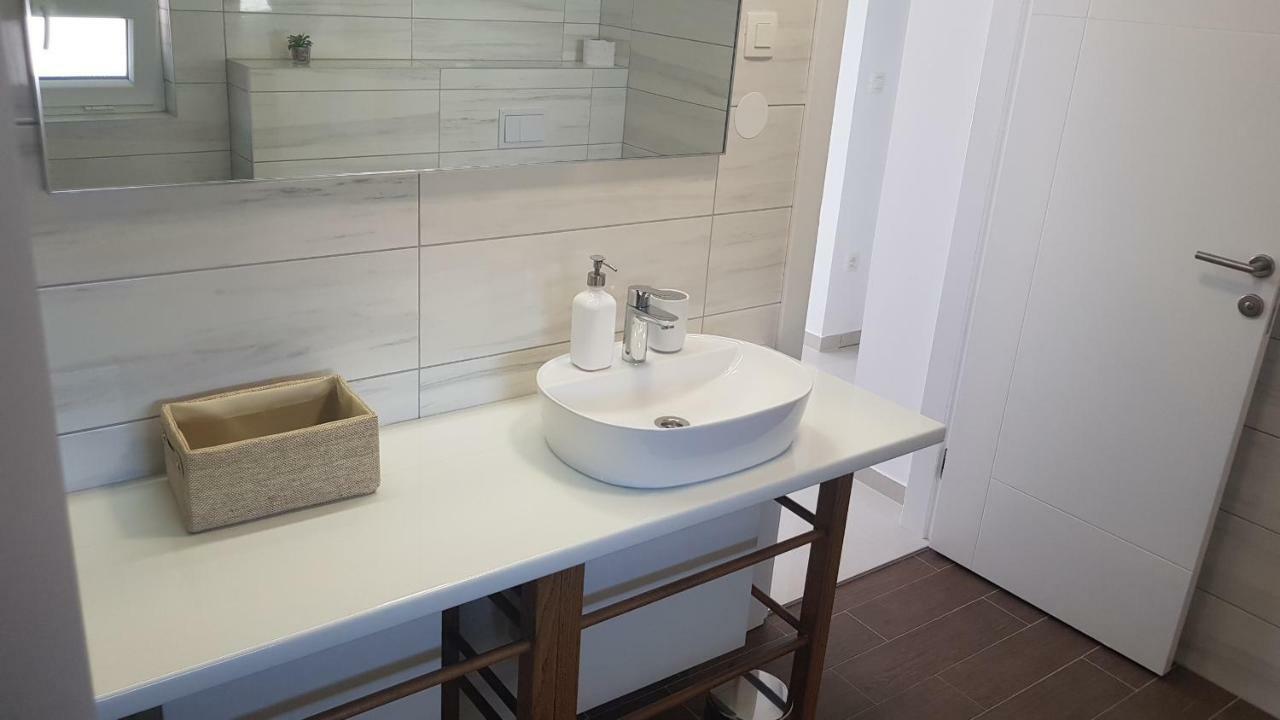 Elizabeta Deluxe Rooms Biograd Na Moru Exterior photo